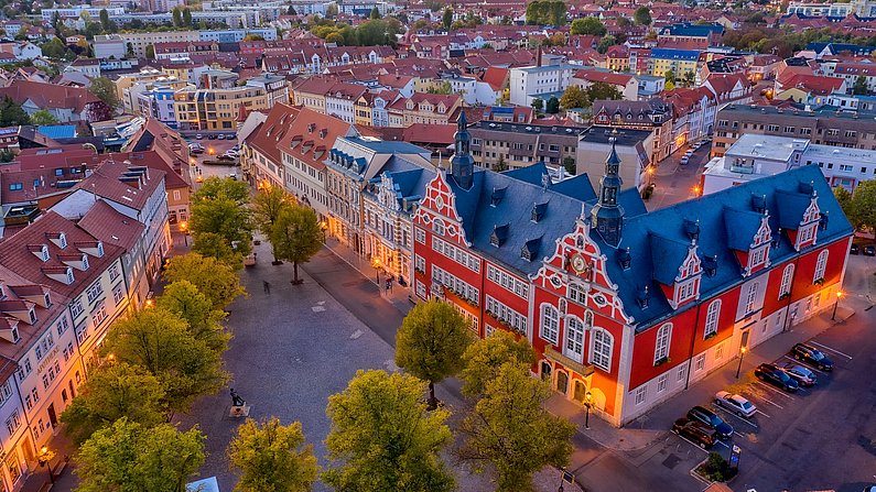 Der dreieckige Arnstädter Marktplatz soll in die Kur.