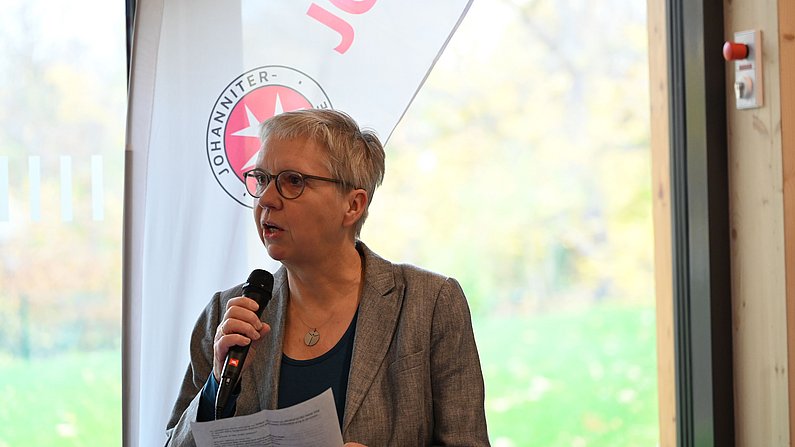 Auf dem Bild ist Superintendentin Elke Rosenthal während der Eröffnungsfeier zu sehen. 